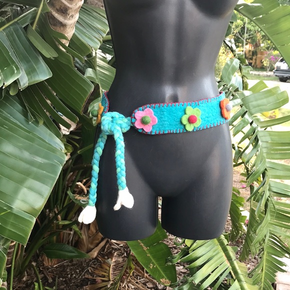 Super fun felted 3-D flower belt - Picture 1 of 6